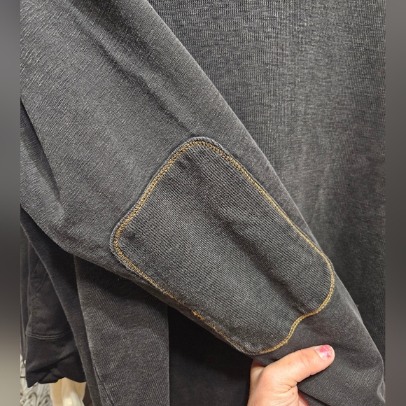 PRELOVED MENS MEDIUM VNECK WITH ELBOW PATCHES FROM BRAND THADDEUS - Picture 3 of 6